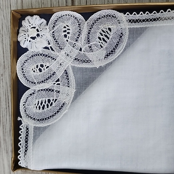 Handmade Brussels Lace Handkerchief Louise Verschueren Made in Belgium Vintage - Picture 2 of 5